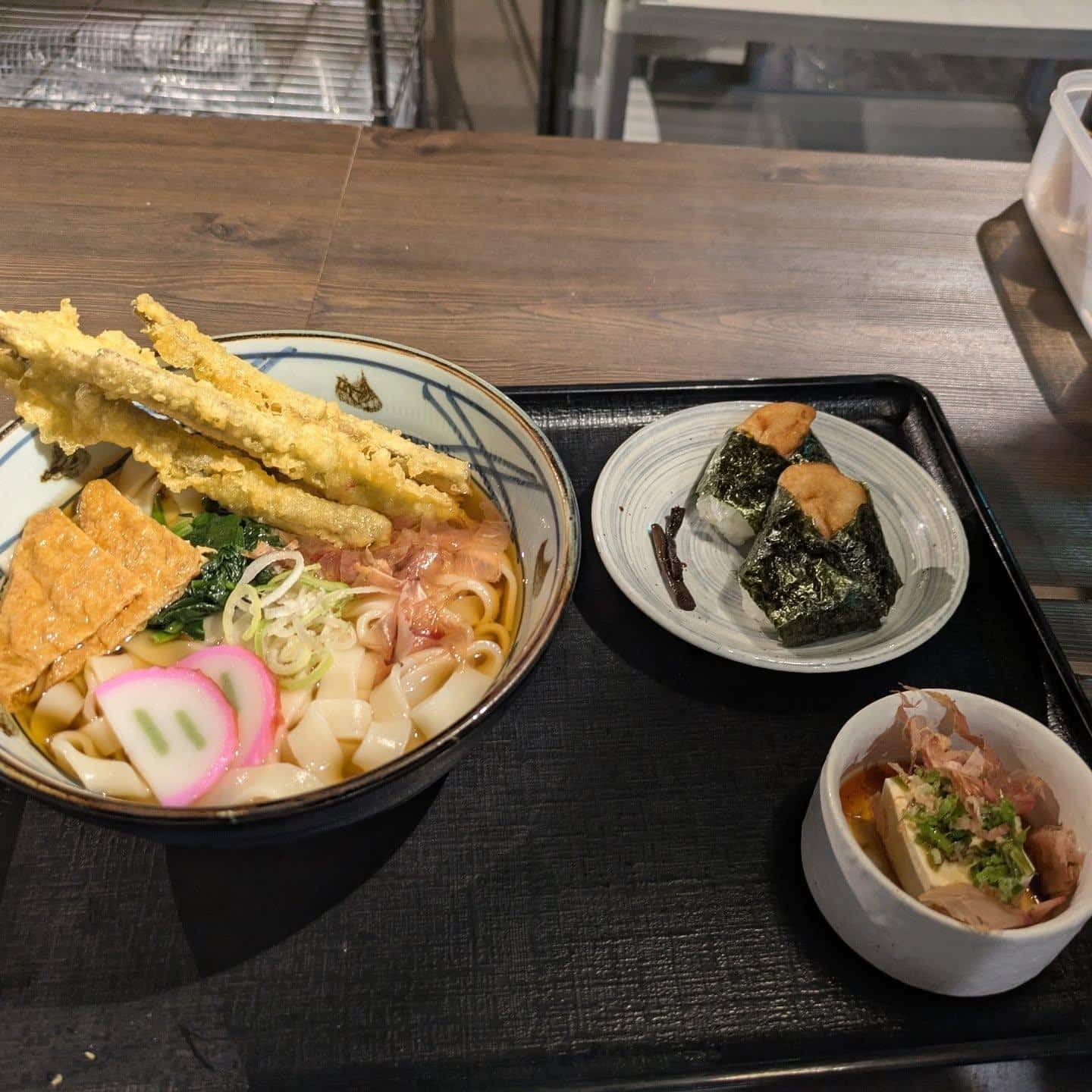 季節限定の牛蒡天(ごぼうてん)きしめん次の季節限定メニューが始まりますので、間もなく終了します。